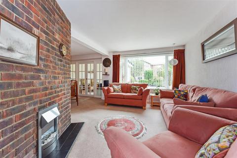 3 bedroom terraced house for sale, Hawthorn Close, Chichester