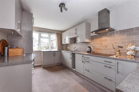 3 bedroom terraced house for sale, Hawthorn Close, Chichester