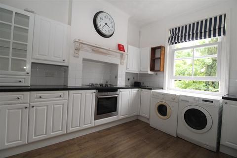 2 bedroom apartment to rent, Old Woking Road, West Byfleet, Surrey, KT14