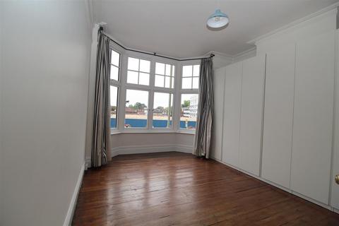 2 bedroom apartment to rent, Old Woking Road, West Byfleet, Surrey, KT14