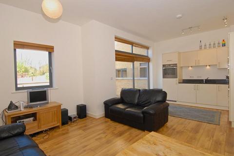 3 bedroom flat to rent, Park View