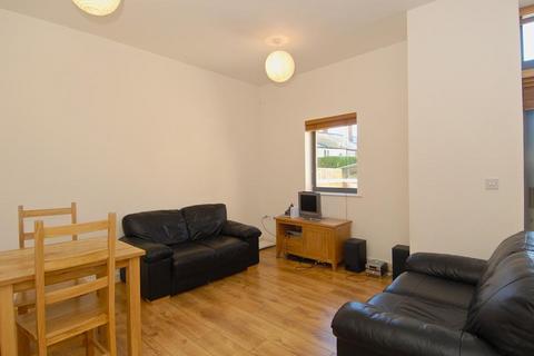 3 bedroom flat to rent, Park View