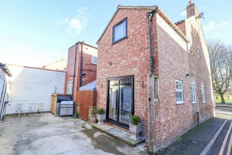 3 bedroom end of terrace house for sale, King Street, Ripon