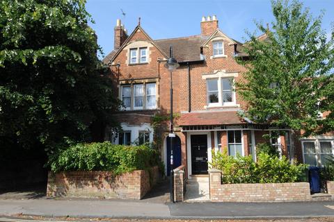 3 bedroom flat to rent, Kingston Road