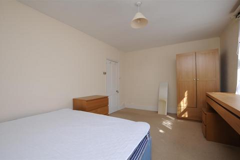 3 bedroom flat to rent, Kingston Road