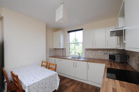 3 bedroom flat to rent, Kingston Road