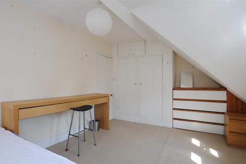 3 bedroom flat to rent, Kingston Road