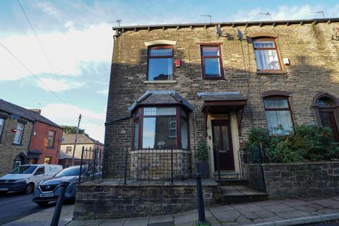 4 bedroom end of terrace house for sale, Wild Street, Lees