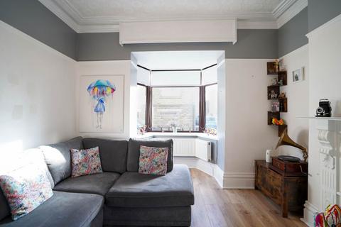 4 bedroom end of terrace house for sale, Wild Street, Lees