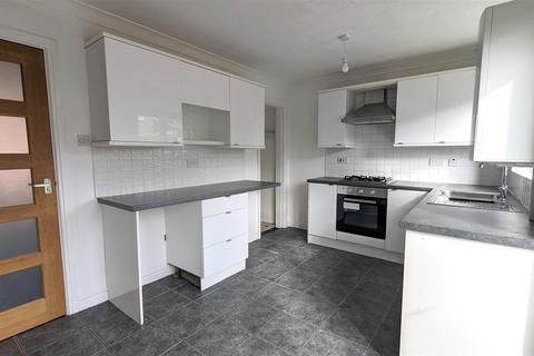 2 bedroom end of terrace house to rent, Maizebrook, Dewsbury