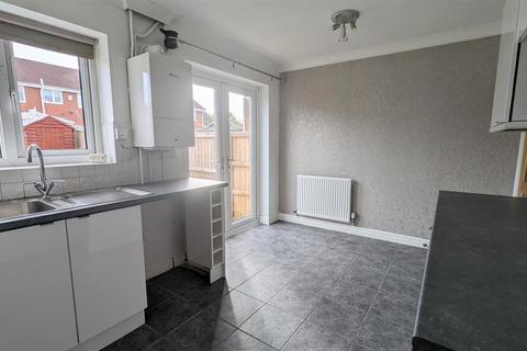 2 bedroom end of terrace house to rent, Maizebrook, Dewsbury