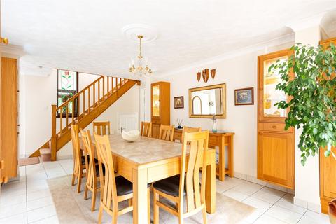 5 bedroom detached house for sale, Daubeney Gate, Shenley Church End, Milton Keynes, Buckinghamshire, MK5