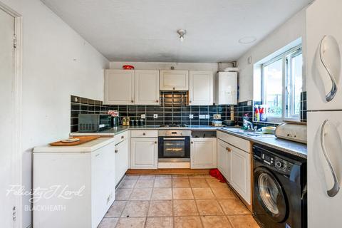 3 bedroom terraced house for sale, Bentham Road, London