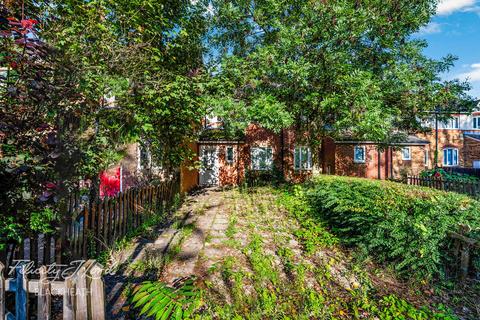 3 bedroom terraced house for sale, Bentham Road, London