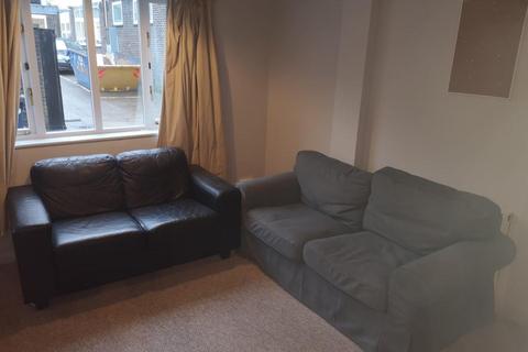 3 bedroom house to rent, Wilson Place, Cave Street