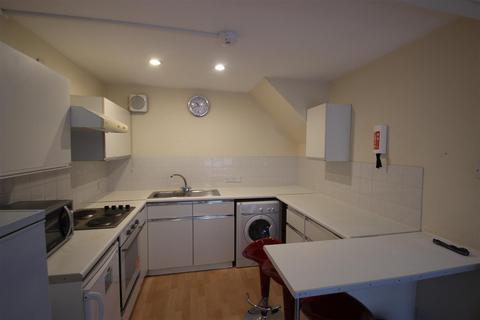 3 bedroom house to rent, Wilson Place, Cave Street