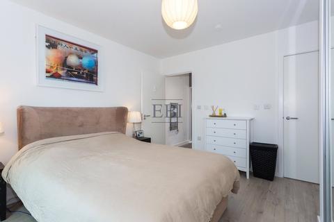 3 bedroom apartment for sale, Falconbrook Gardens, 17 Silvertown Way, London, E16