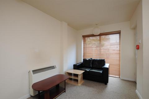 3 bedroom house to rent, Wilson Place, Cave Street