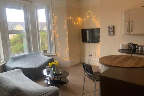 3 bedroom house share to rent, 39A Connaught Avenue