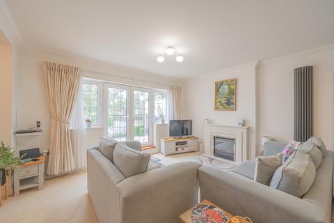 2 bedroom flat for sale, Heath Road, Southampton SO31