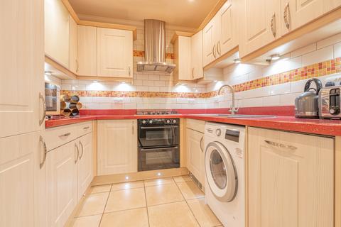 2 bedroom flat for sale, Heath Road, Southampton SO31