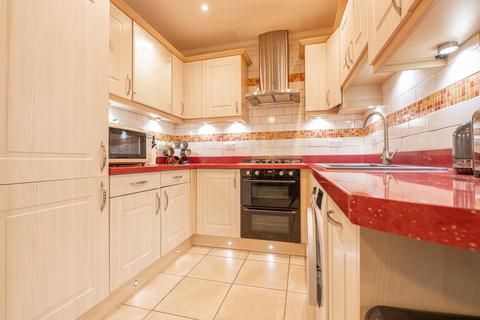 2 bedroom flat for sale, Heath Road, Southampton SO31