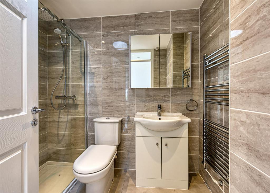 4 Mayfair Close shower room.jpg