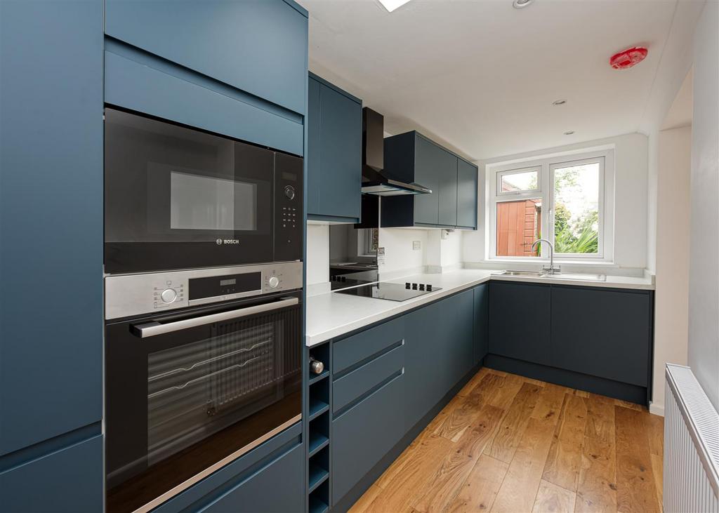 4 Mayfair Close-kitchen.jpg