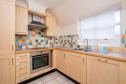 2 bedroom apartment to rent, Devonshire Road, Sutton