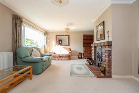 4 bedroom detached bungalow for sale, Lime Kiln Road, Mannings Heath, Horsham