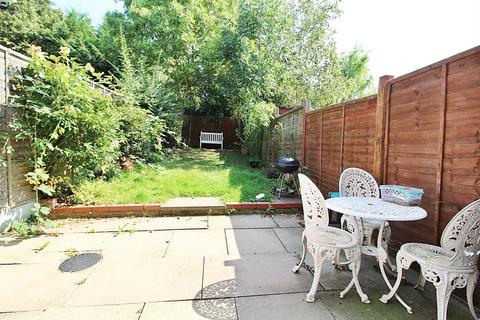 2 bedroom house to rent, Novello Way, Borehamwood