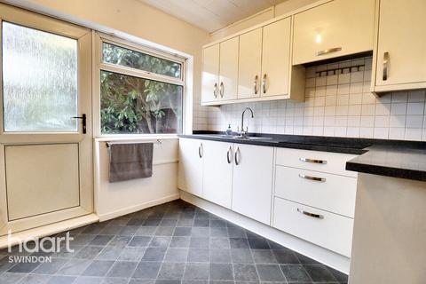 3 bedroom terraced house for sale, Winterslow Road, Swindon