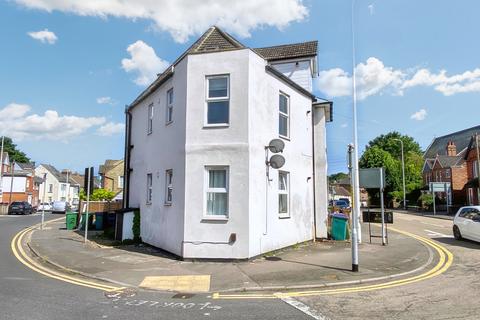 2 bedroom apartment to rent, Radnor Park Road, Folkestone CT19