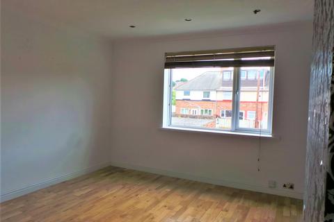 3 bedroom flat to rent, Westway, Gateshead NE11