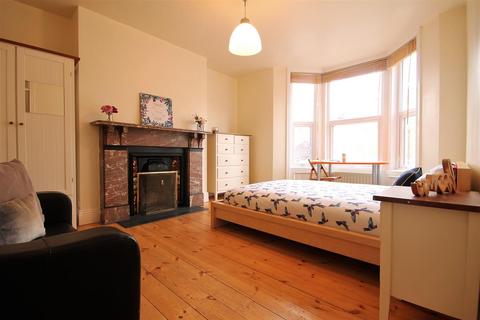 5 bedroom maisonette to rent, Lavender Gardens, Jesmond