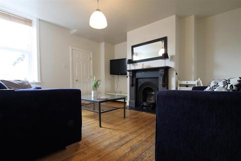 5 bedroom maisonette to rent, Lavender Gardens, Jesmond