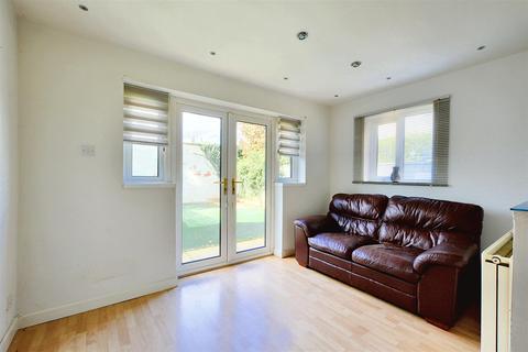 2 bedroom semi-detached house for sale, Stornoway Court, Beeston, Nottingham