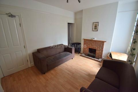 5 bedroom terraced house to rent, Grange Avenue, Reading