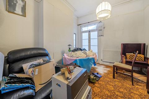 54 Bradgate Road, London, SE6 4TS