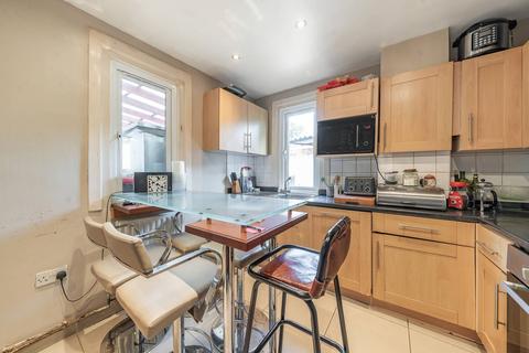 2 bedroom flat for sale, Cedar Grove, South Ealing, London, W5