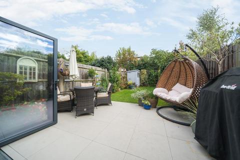 44 Winfrith Road, London, SW18 3BD