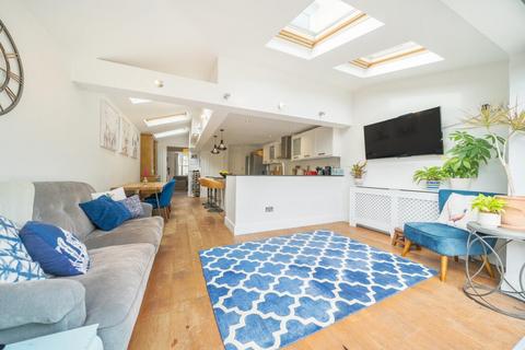 44 Winfrith Road, London, SW18 3BD