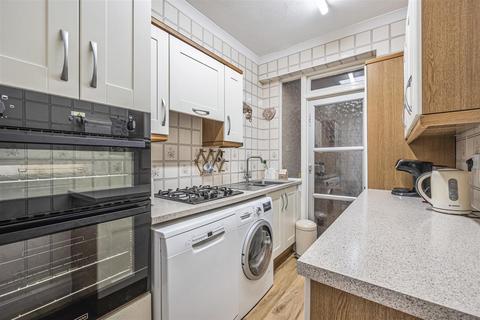 32 Hillview Road, Sutton, SM1 3NT