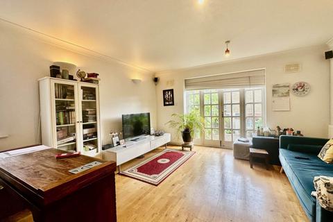 2 bedroom end of terrace house to rent, Hampton Close, New Southgate, London N11