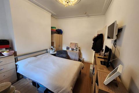 House share to rent, Allison Road, London N8