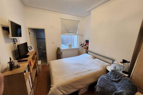 House share to rent, Allison Road, London N8