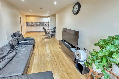 2 bedroom flat to rent, 527-529 Staines Road, Hounslow TW4