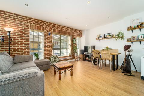 2 bedroom flat for sale, Wilton House, West Ealing, London, W13