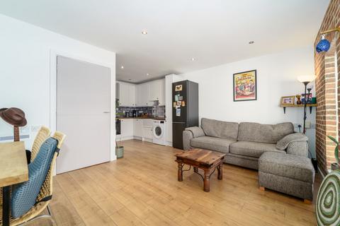 2 bedroom flat for sale, Wilton House, West Ealing, London, W13