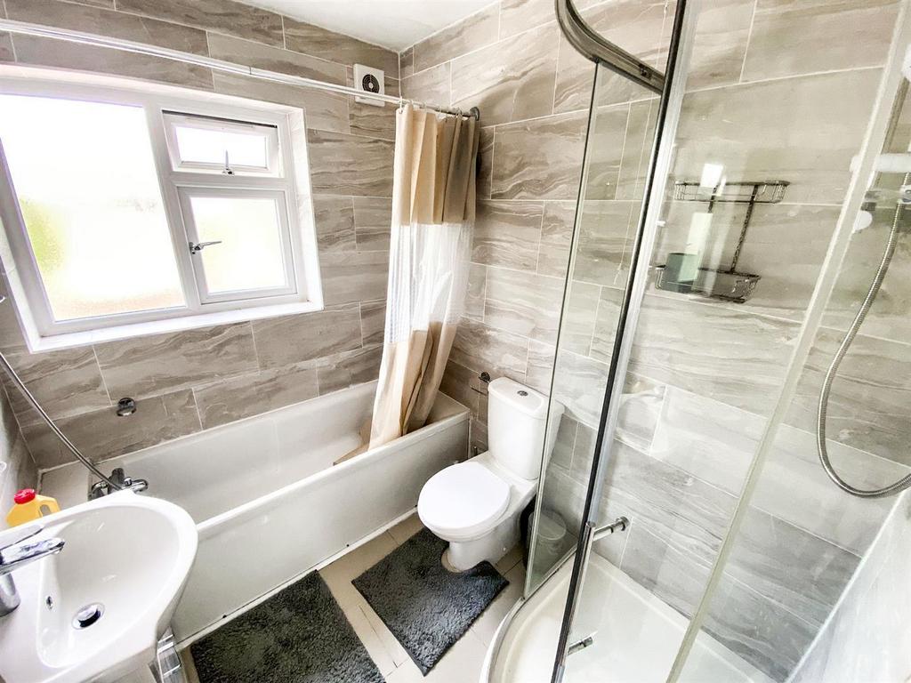 Family Bathroom.jpg